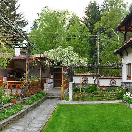 ゲストハウス лазов *