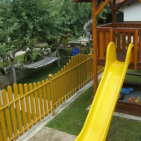 Pensión лазов *